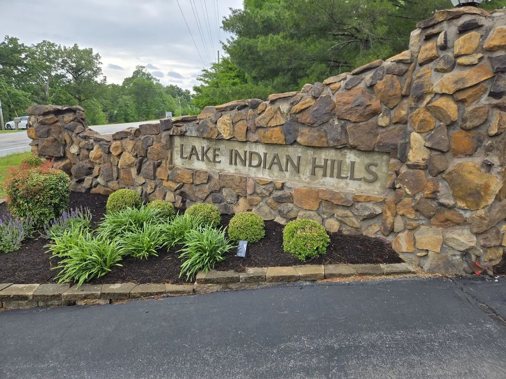 Lake Indian Hills Drive, Carbondale