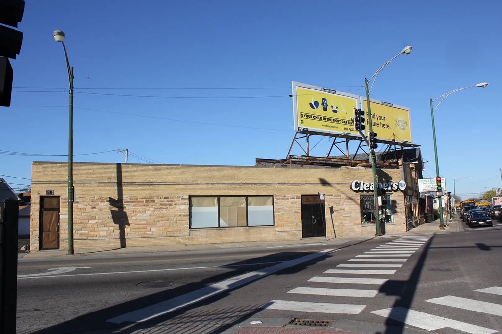 4937 W Foster Avenue, Chicago
