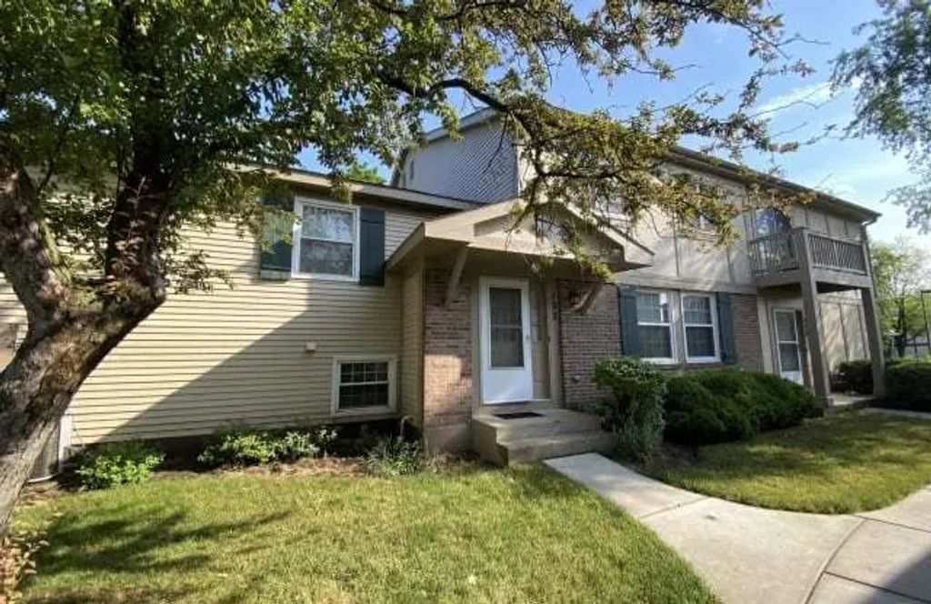 132 Brookwood Court, Vernon Hills