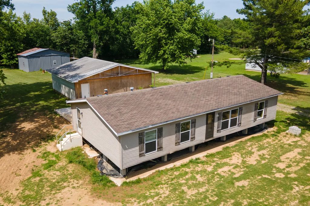 17203 #9 Blacktop, West Frankfort