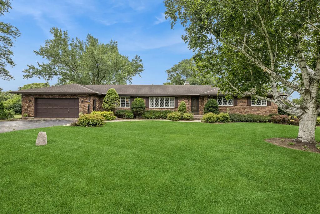 3035 Red Barn Road, Crystal Lake