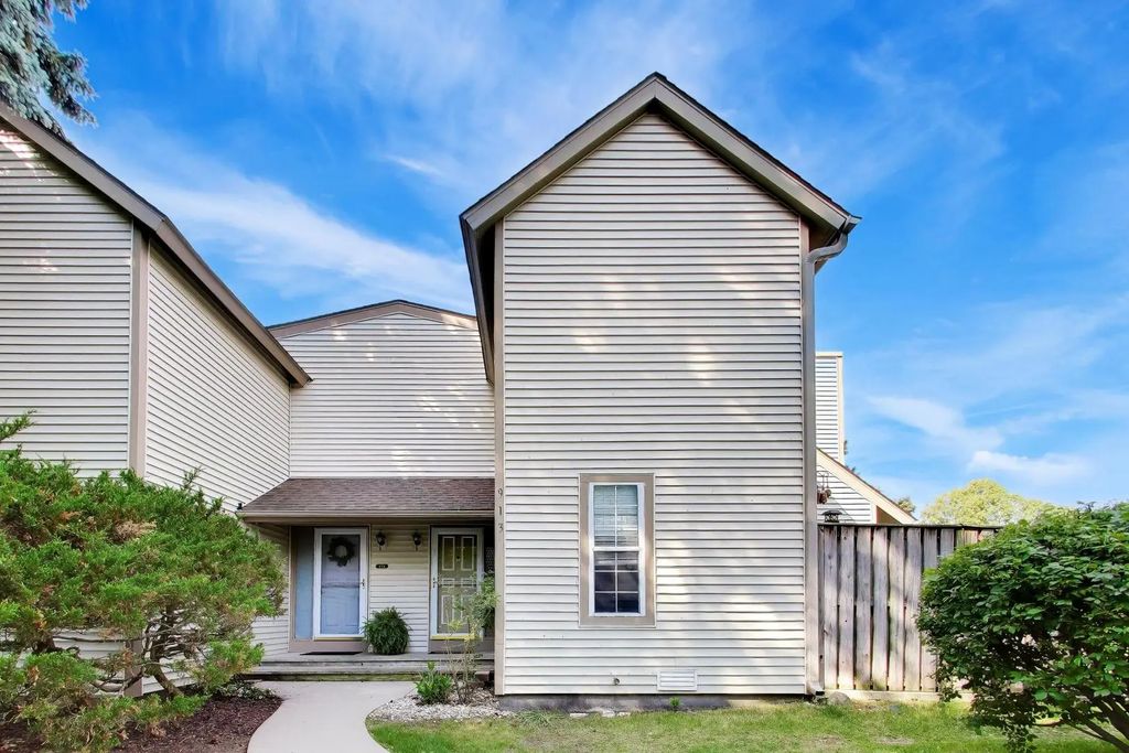 913 Campbell Drive, Gurnee