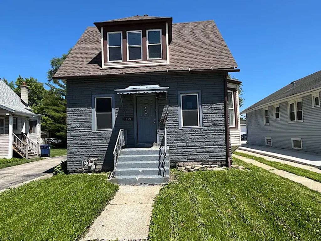 1609 S 9th Avenue, Maywood