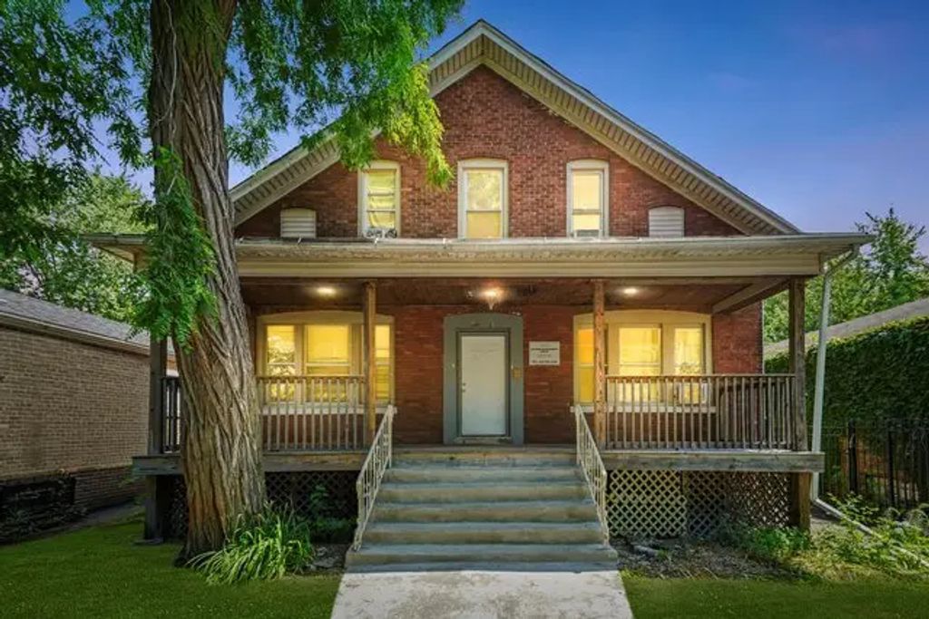 8239 S Colfax Avenue, Chicago, 60617