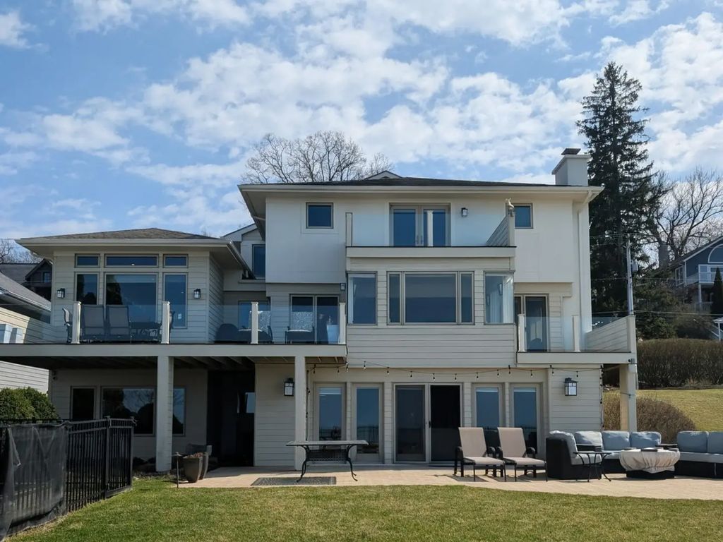 2940 Lake Shore Drive, Long Beach