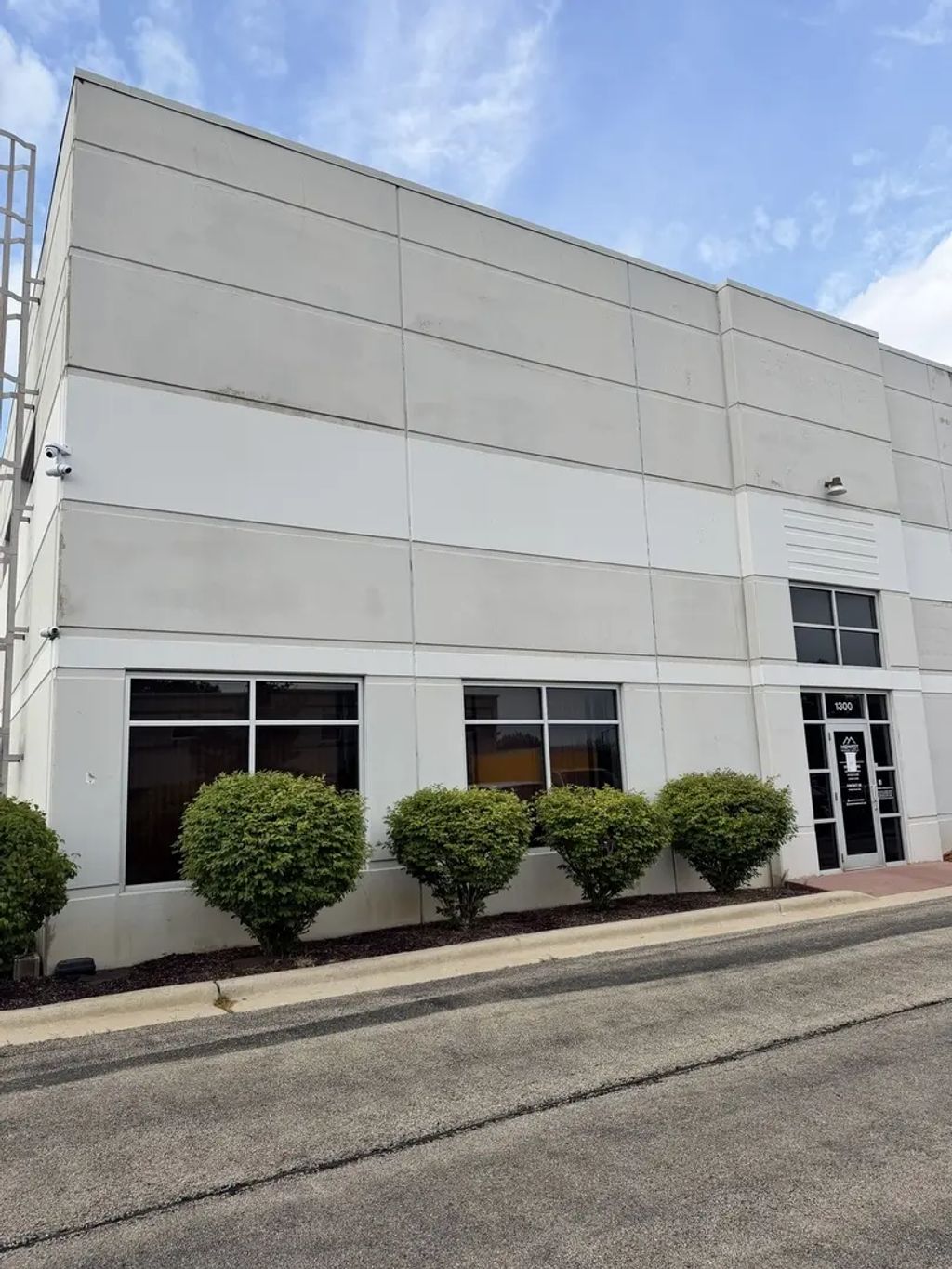 1300 Lakeview Drive, Romeoville