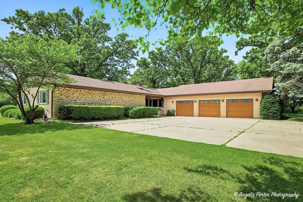 4121 Miller Oaks Drive, McHenry
