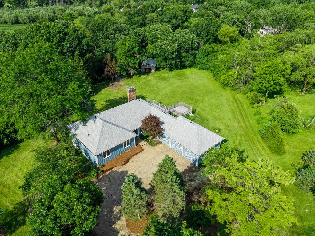 25725 N Oak Creek Circle, Barrington