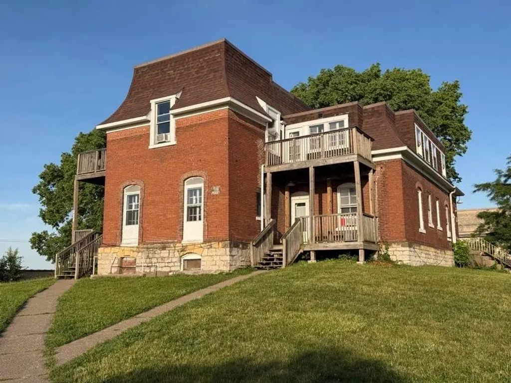 620/26 N Perry Street, Davenport