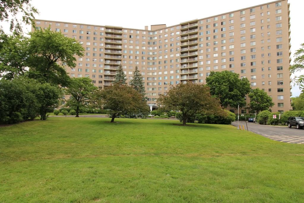 7061 N Kedzie Avenue 116, Chicago, 60645