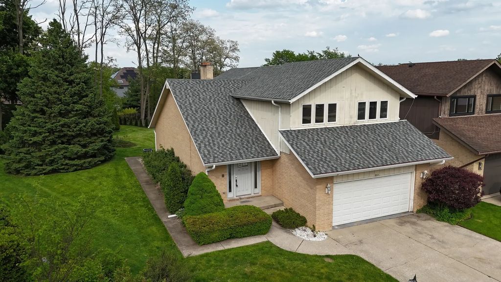 8315 Helen Court, Downers Grove