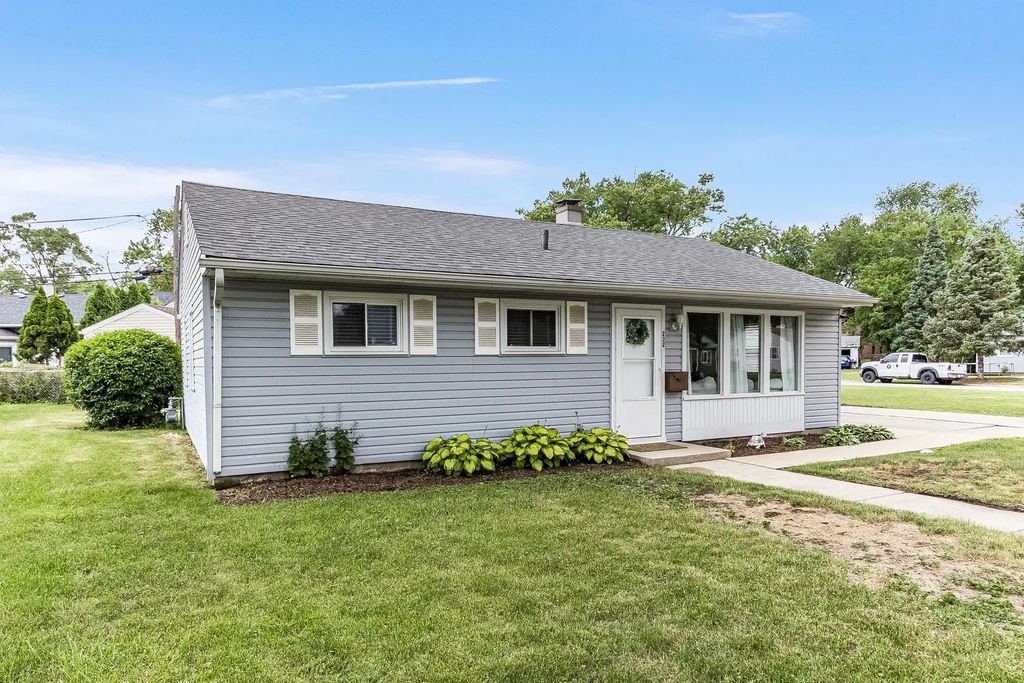 232 Westgate Drive, Aurora