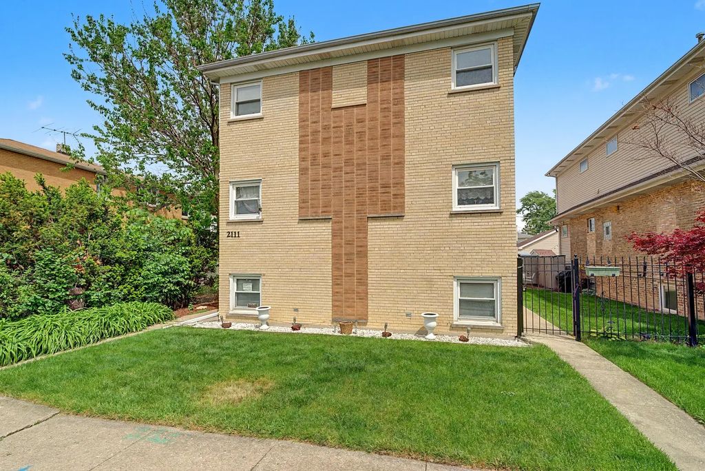 2111 N 75th Avenue 1e, Elmwood Park