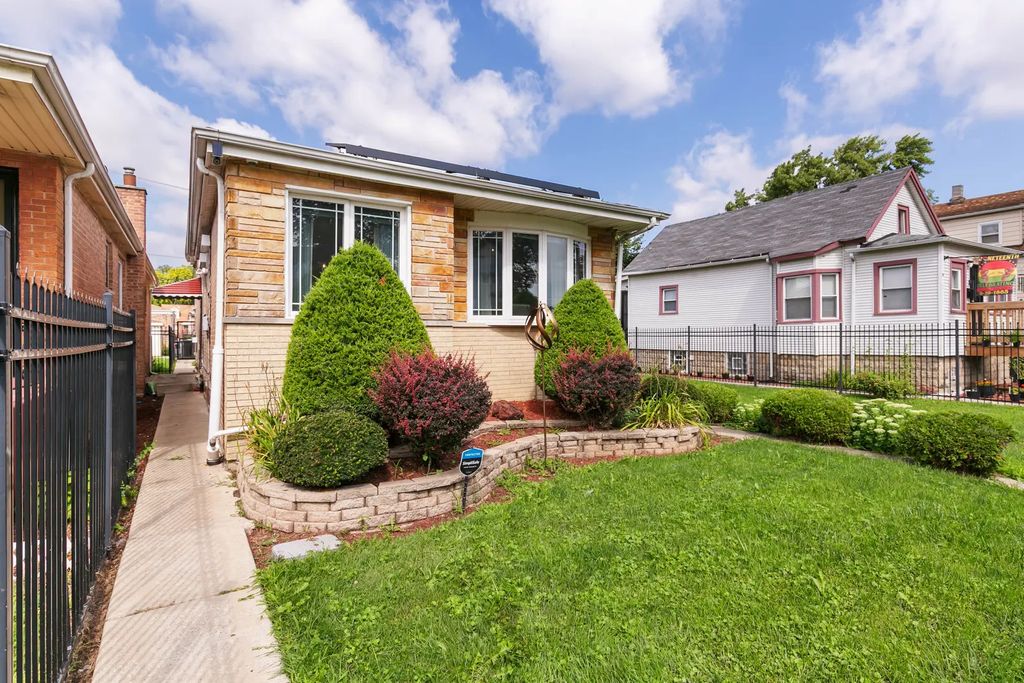 9010 S Parnell Avenue, Chicago