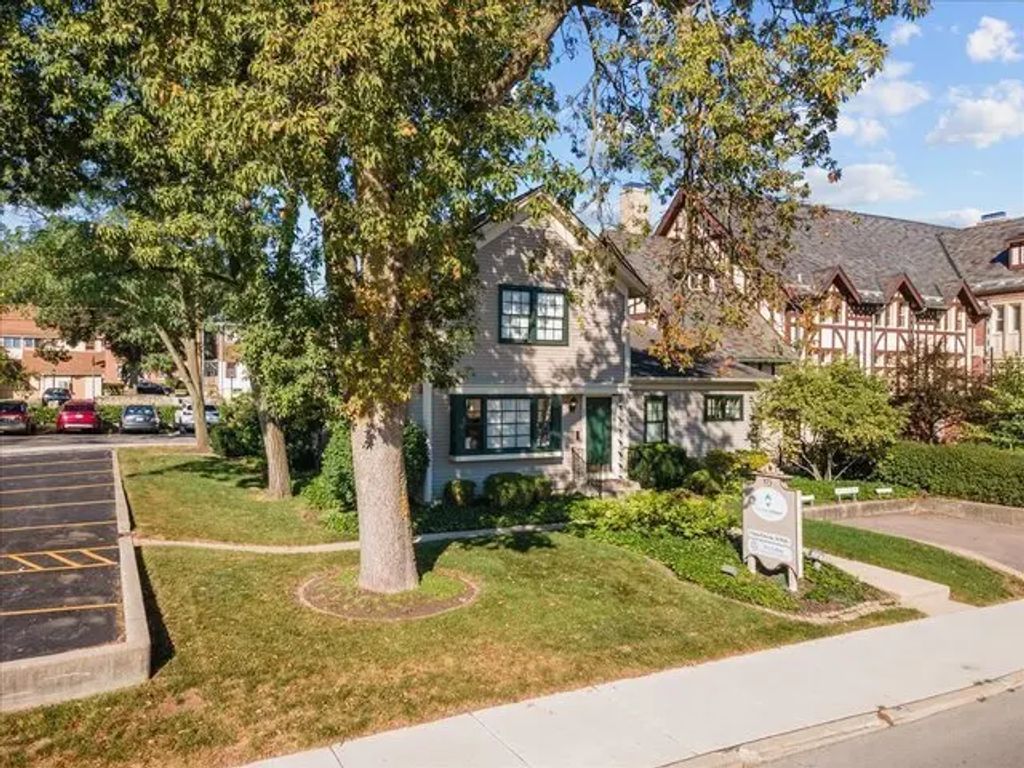 115 S 2nd Street Upper, St. Charles