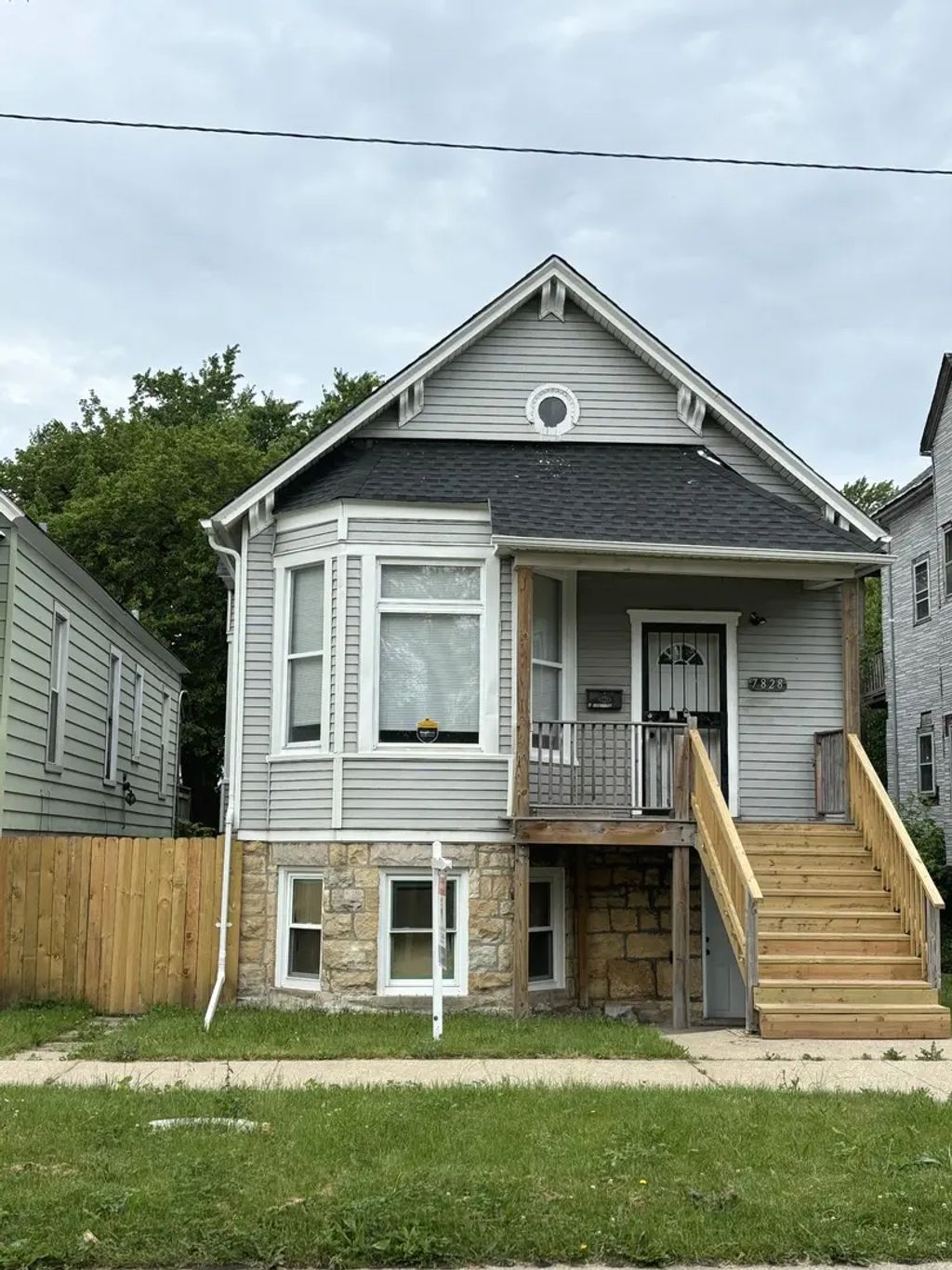 7828 S Escanaba Avenue, Chicago