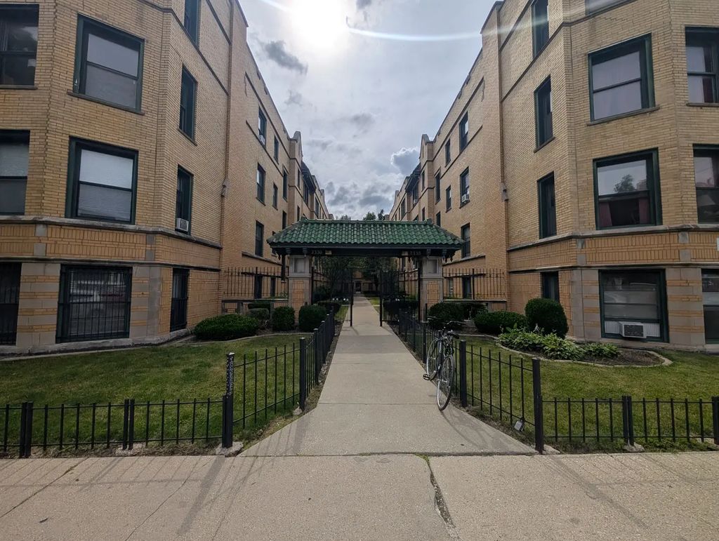 2338 N Spaulding Avenue 3b, Chicago, 60647