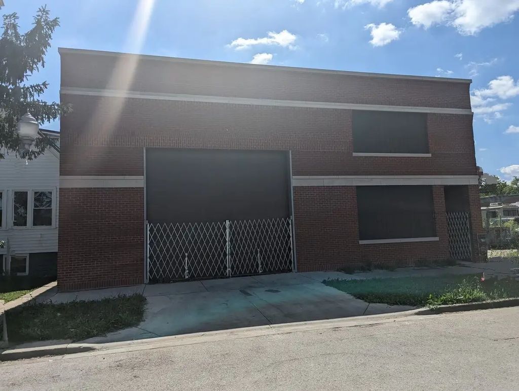 4627 W Huron Street, Chicago