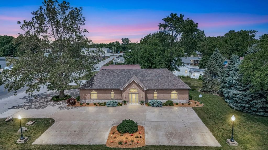 606 W Oak Street, Fairbury