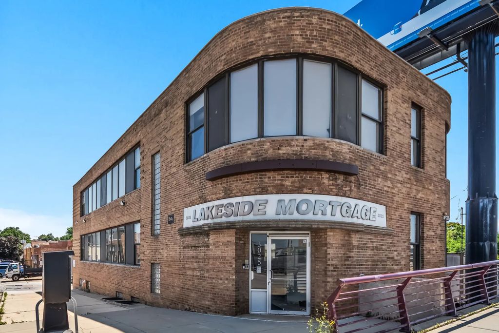 3025 N Western Avenue 1s, Chicago