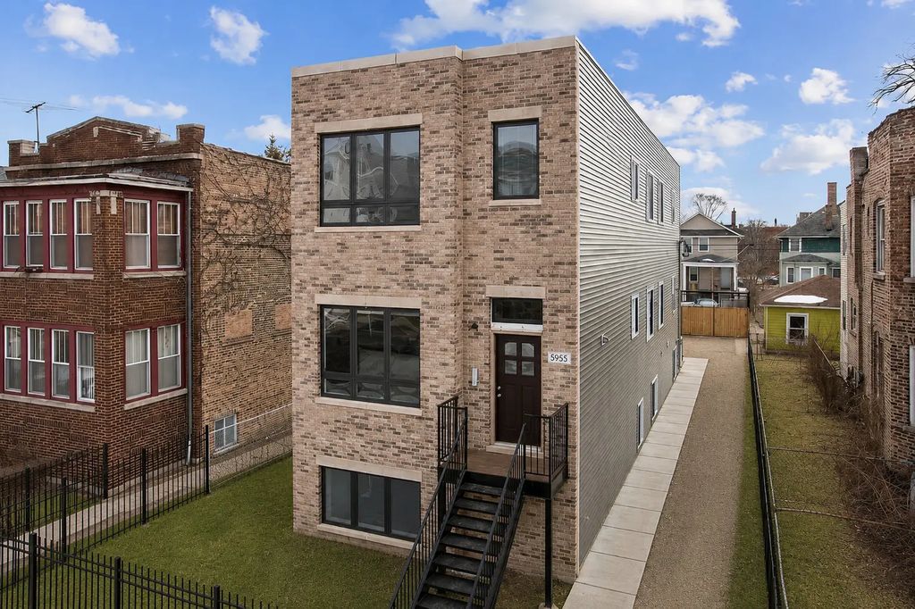 5955 W Superior Street, Chicago