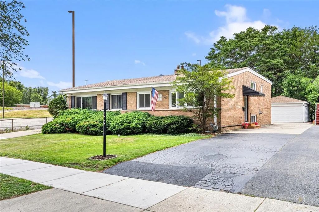 402 N Douglas Avenue 402, Villa Park