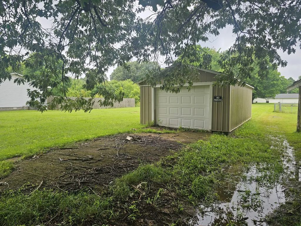 11 Barger Drive, Metropolis
