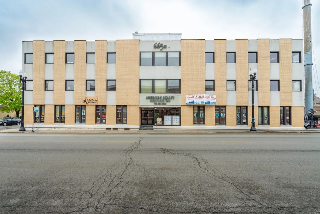 6650 N Northwest Highway, Chicago, 60631