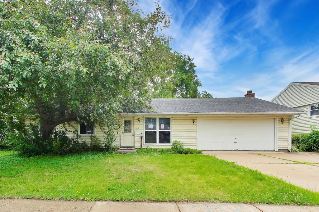619 Parkside Circle, Streamwood