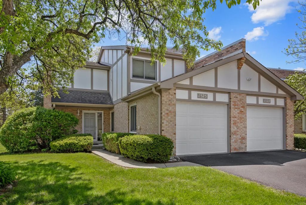 1525 Columbia Court, Elk Grove Village