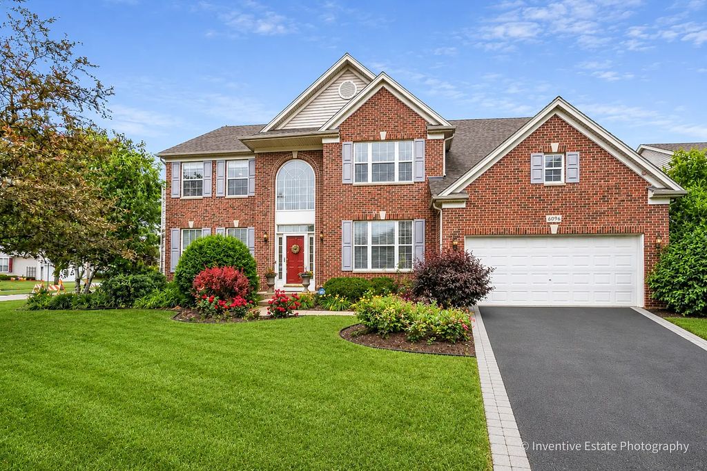 6096 Russell Drive, Hoffman Estates