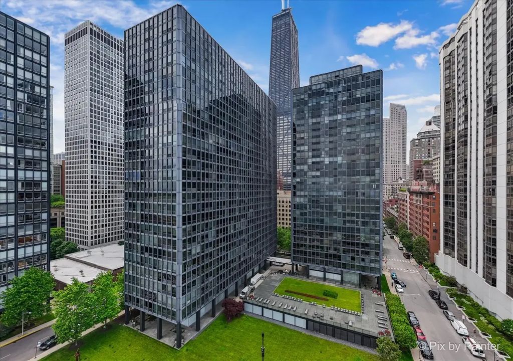 900 N Lake Shore Drive 2303, Chicago, 60611