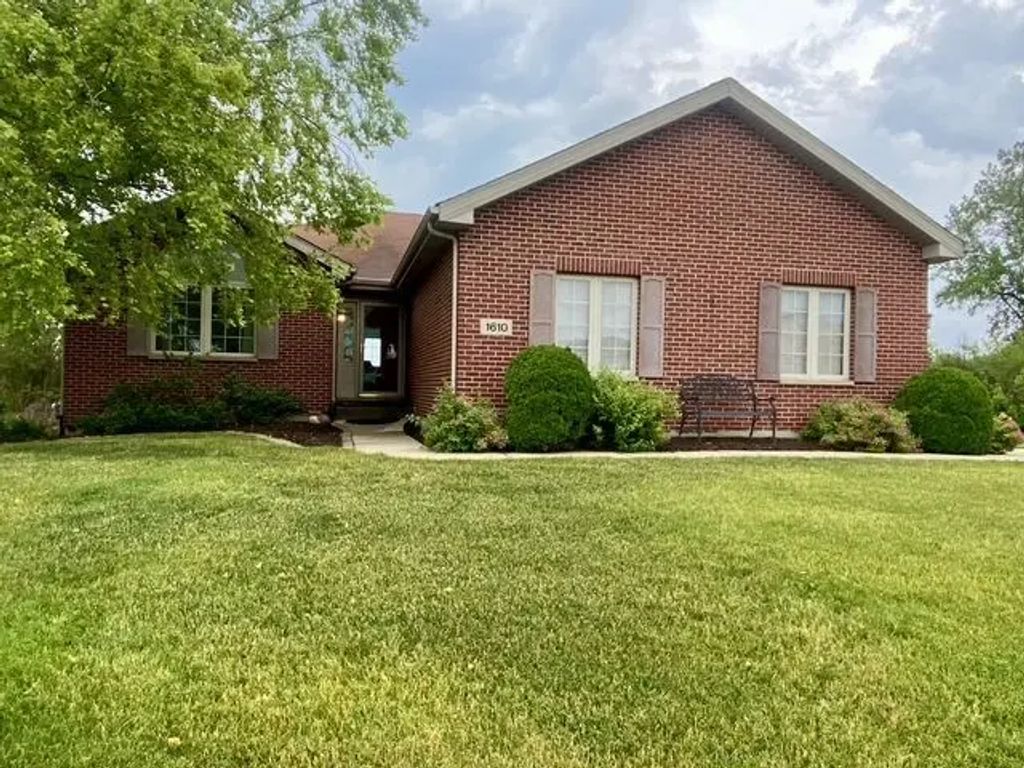 1610 Rolling Pass, Beecher