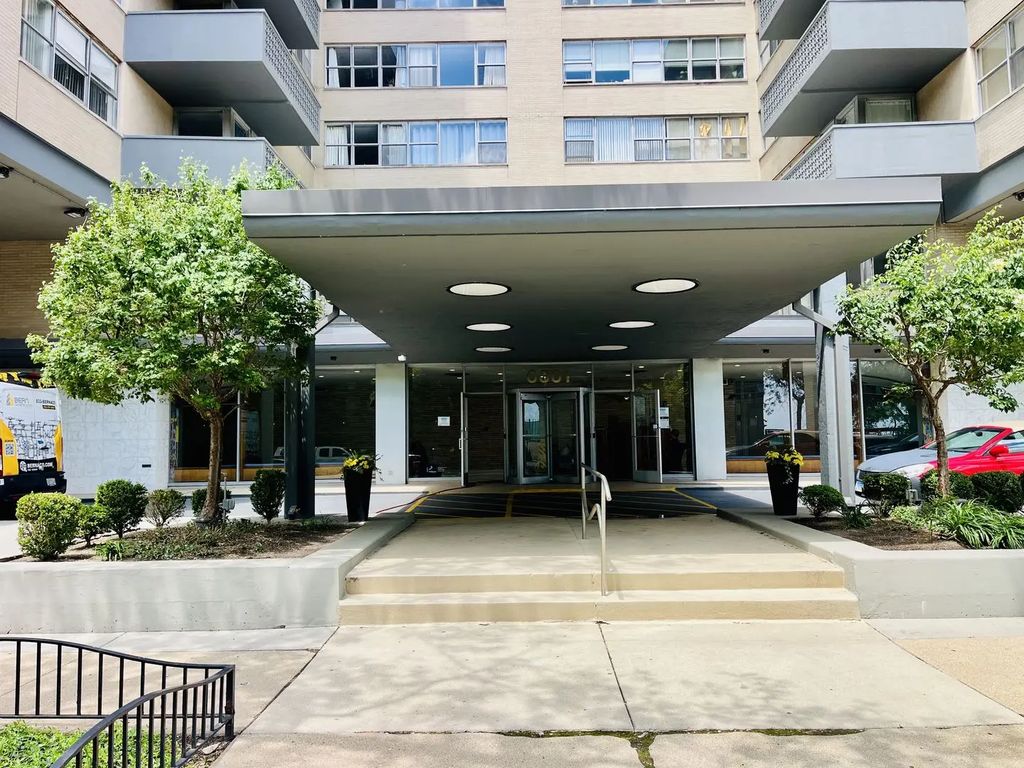 6301 N Sheridan Road 15c, Chicago