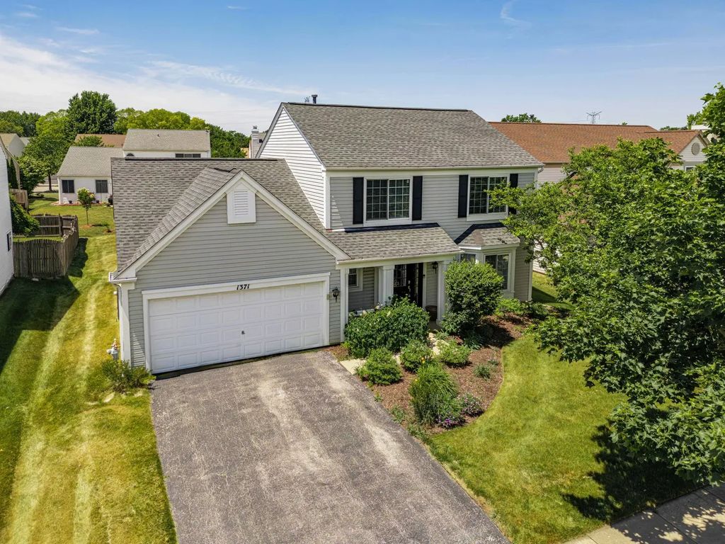 1371 E Braymore Circle, Naperville