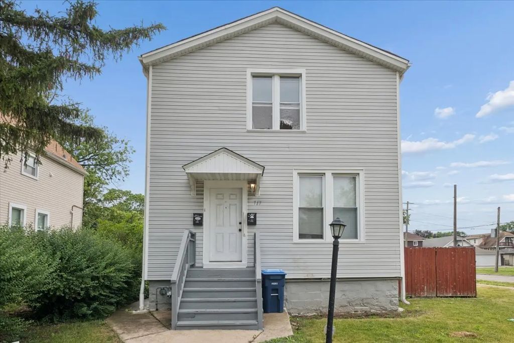 717 S 9th Avenue, Maywood