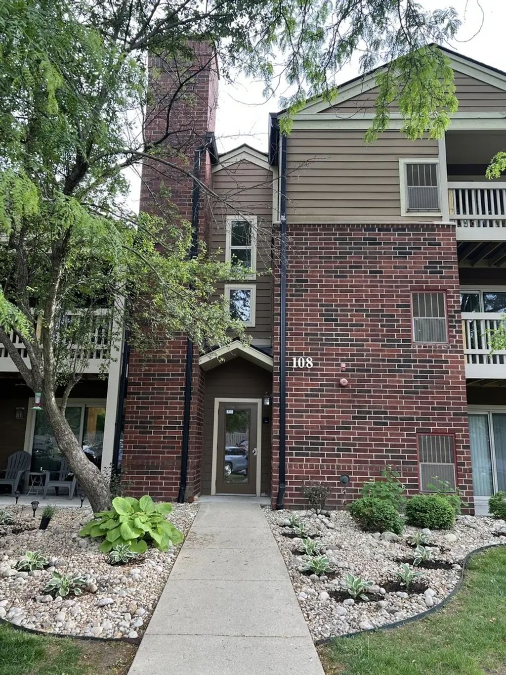 108 Glengarry Drive 102, Bloomingdale