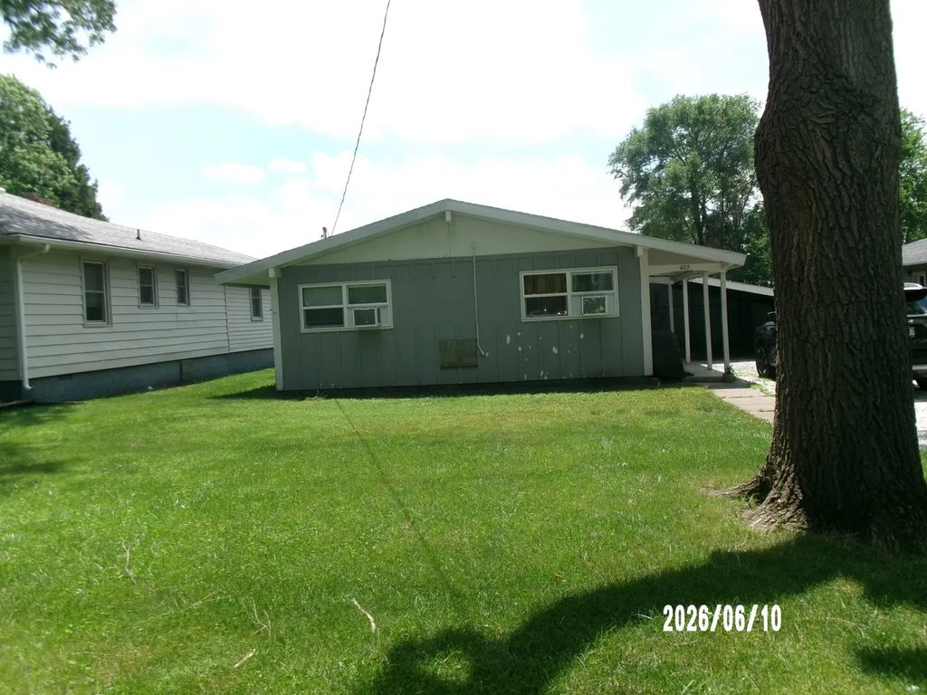 423 W Chestnut Street, Hoopeston