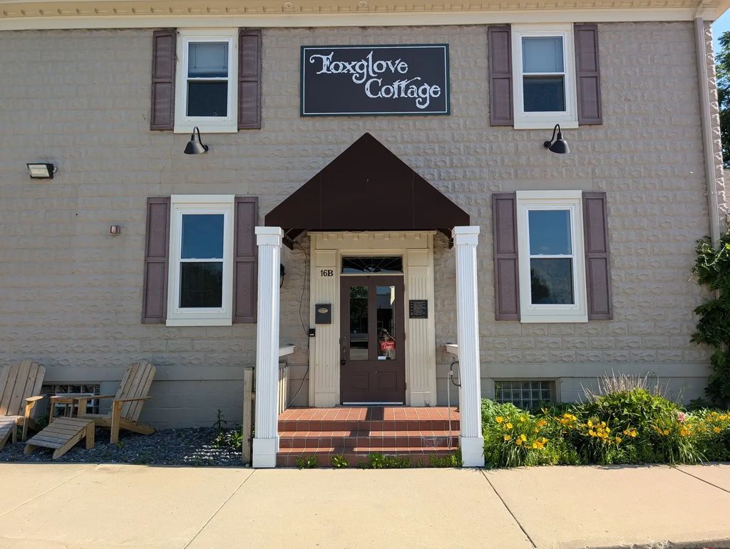 16 S Bothwell Street, Palatine