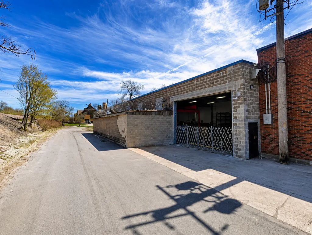 385 N Avers Avenue, Chicago