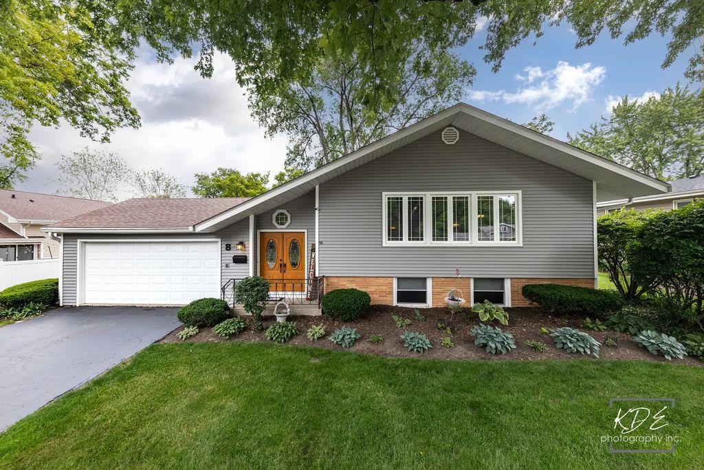8 E Gartner Road, Naperville