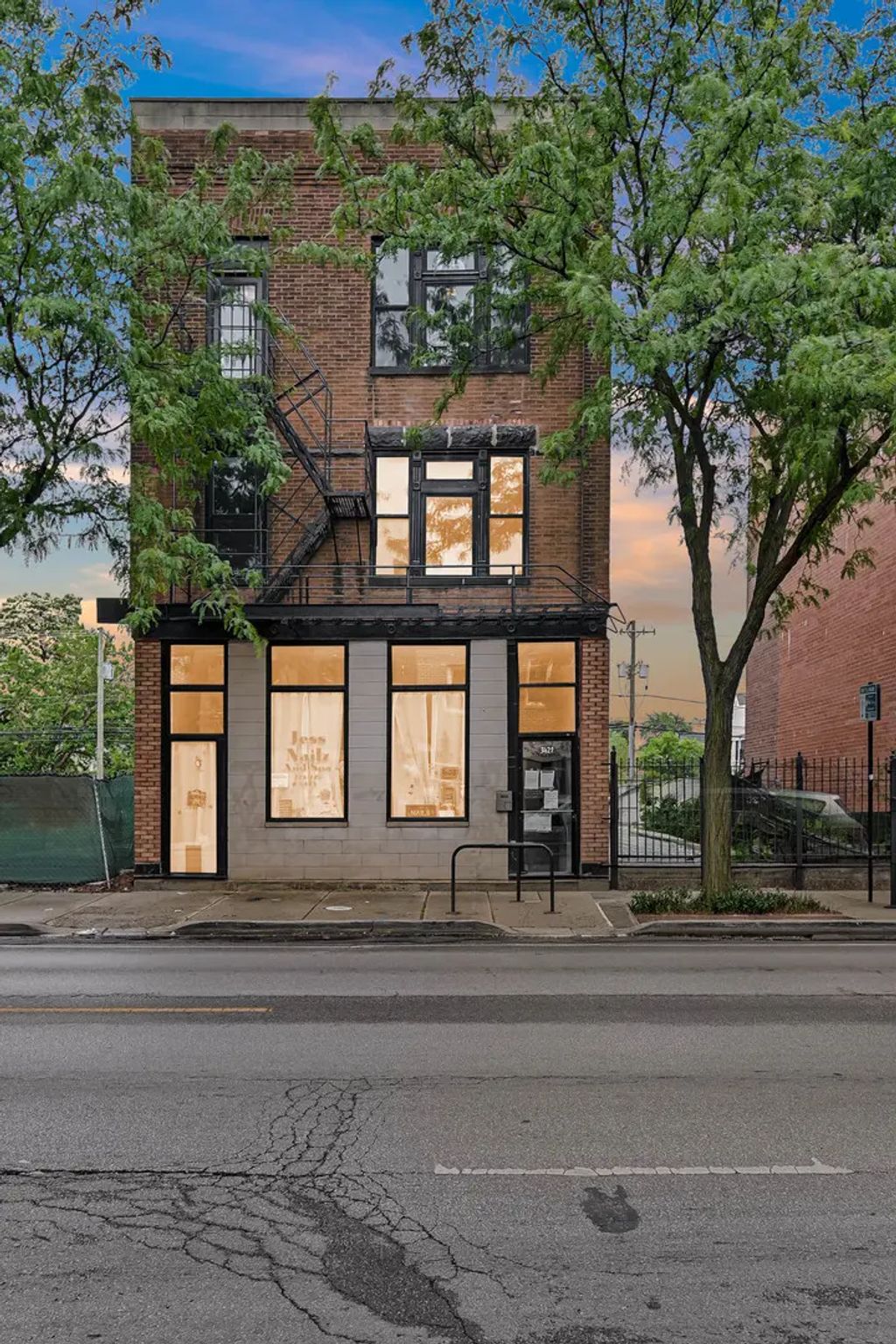 3421 W Armitage Avenue, Chicago