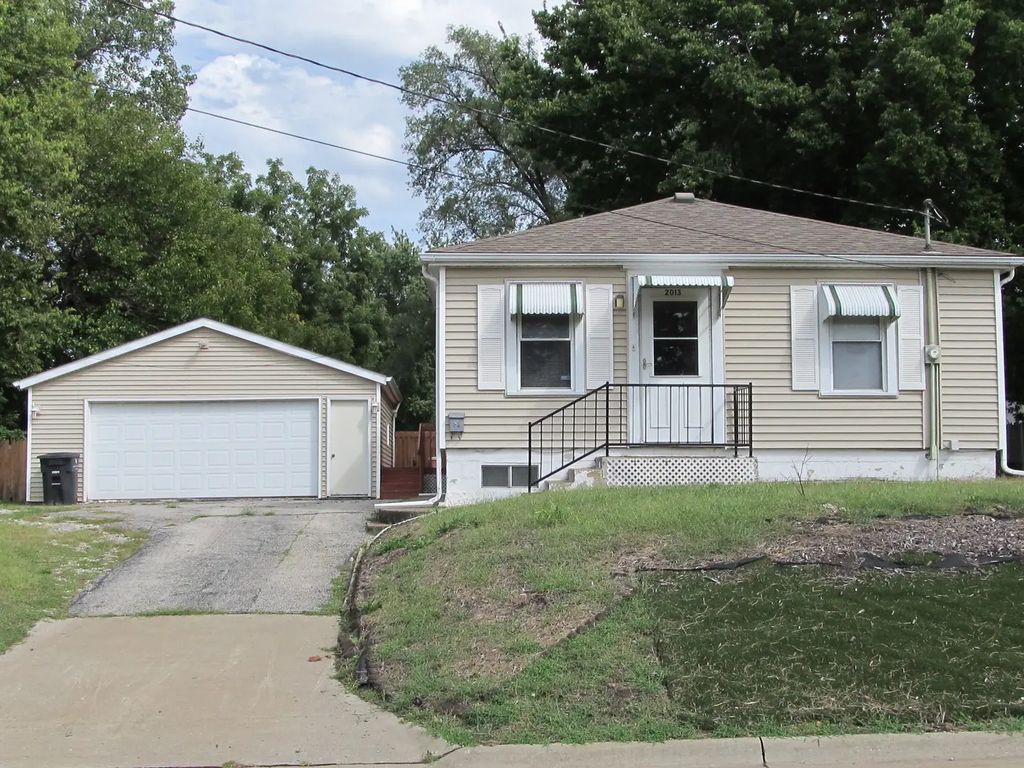 2013 5th Street, Rock Island