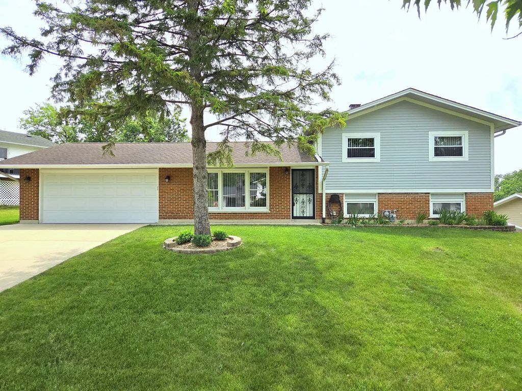 21w105 Flamingo Lane, Lombard