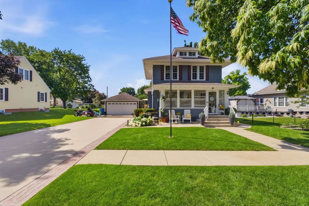 919 8th Street, De Witt