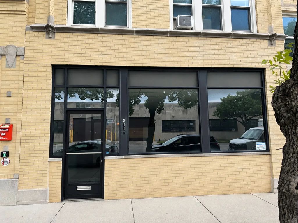 4506 W Fullerton Avenue, Chicago