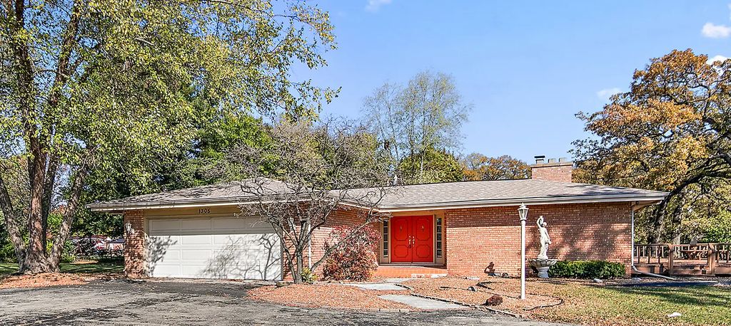 1305 Oaktree Lane, Kankakee