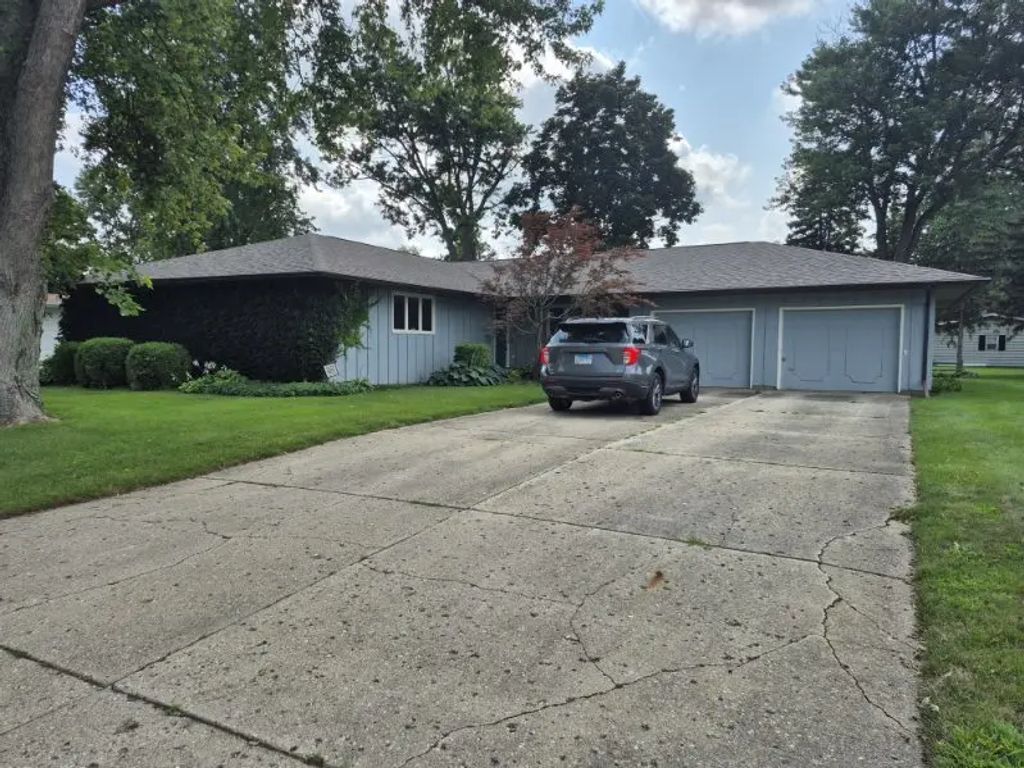 627 Shadycrest Drive, Kewanee