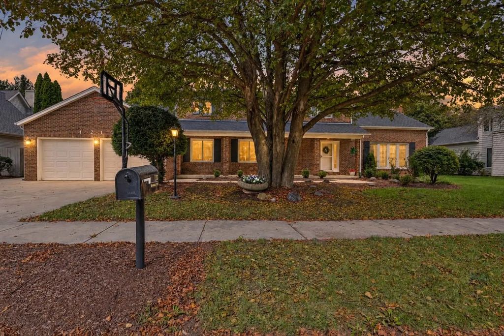 1210 Wilshire Court, Champaign