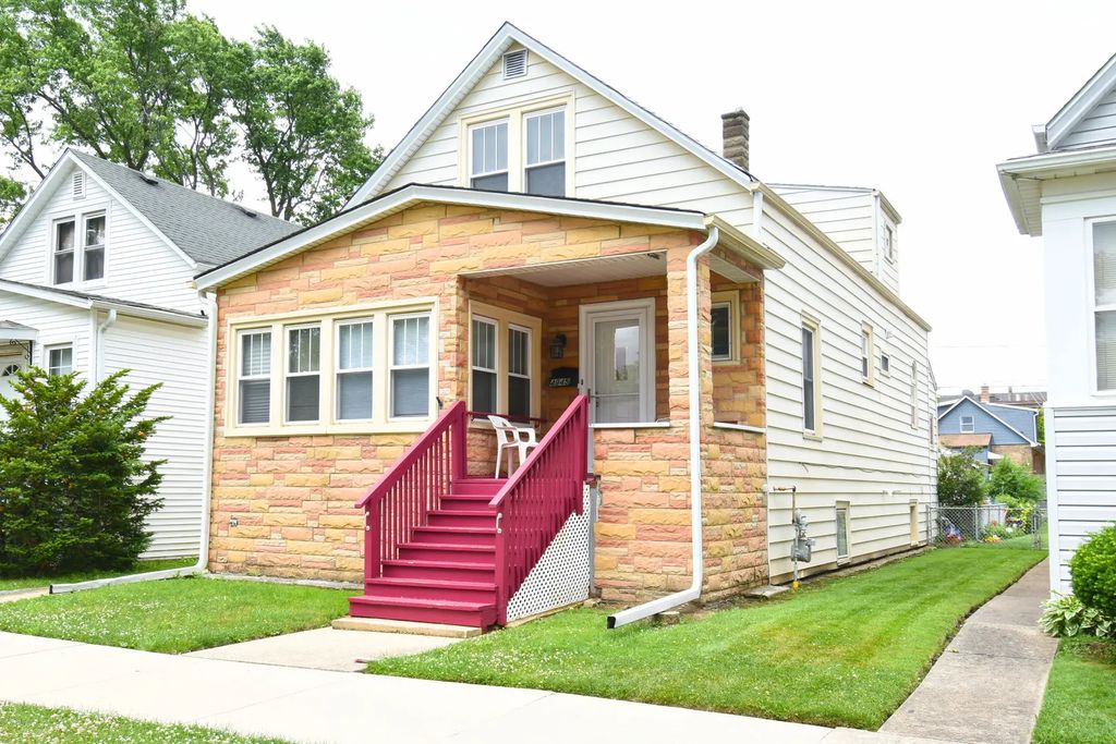 4945 W Waveland Avenue, Chicago, 60641